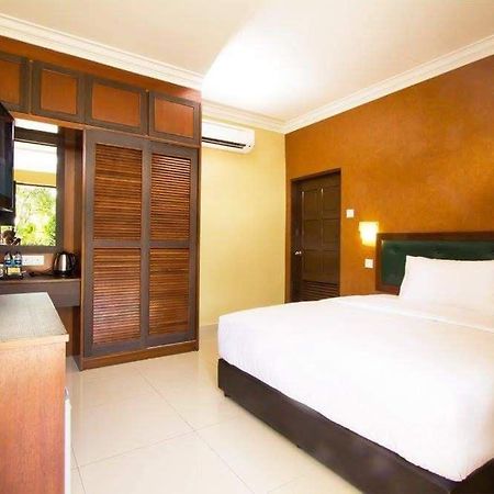 New Kesuma Villa Exclusive Stay Parit Raja Exterior photo